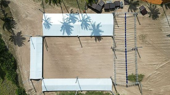 Foto aérea da estrutura que começou a ser montada na Praia do Francês | Foto: Divulgação / Paxá Sports