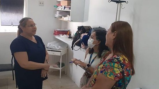 As enfermeiras Dayana Tenório e Maria do Carmo realizaram a supervisão no Hospital Veredas | Foto: Ascom SMS