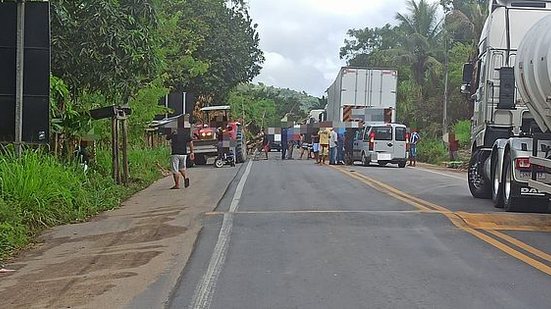 Via deve ser liberada na tarde desta quinta-feira | Foto: Cortesia / PRF