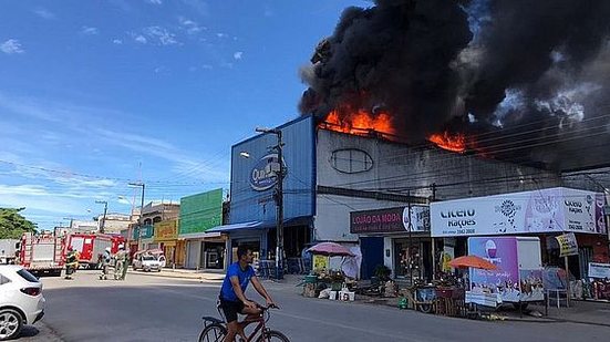 Imagem Defesa Civil analisa loja incendiada no Tabuleiro dos Martins e diz o que poderá ser salvo