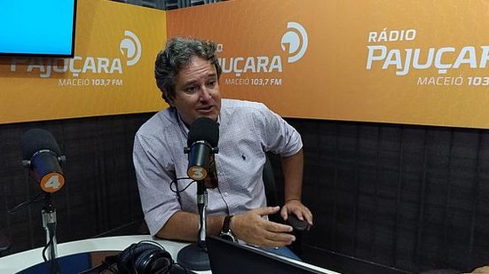 Erasmo Damiani no estúdio da Rádio Pajuçara FM em dezembro | TNH1