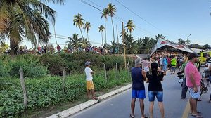 Carreta carregada de bolachas tombou nesse sábado (06) | Foto: Cortesia ao TNH1