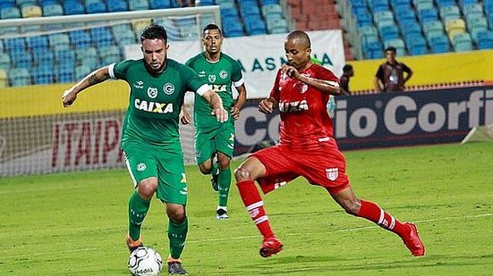 CRB tenta a primeira vitória sob o comando do técnico Roberto Fernandes | Rosiron Rodrigues / Goiás