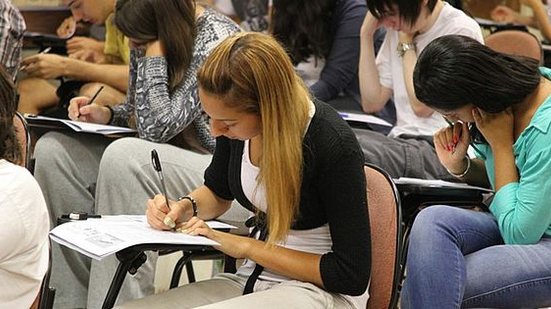 Imagem Concursos pelo Brasil oferecem pelo menos 16 mil vagas