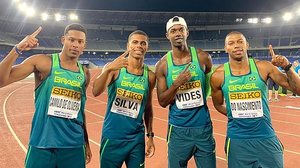 Da esquerda para a direita: os campeões mundiais Paulo André, Derick, Jorge e Rodrigo. Quarteto de ouro e resultado inédito para o atletismo brasileiro | Divulgação