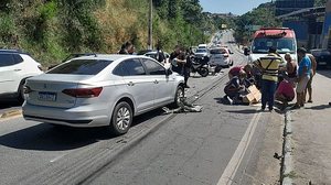 Imagem Acidente entre carro e moto deixa uma pessoa ferida na Avenida Leste-Oeste