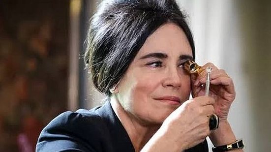 Imagem Internautas ‘flagram’ ponto eletrônico de Regina Duarte em novela; veja comentários