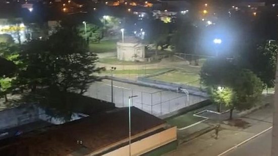 Imagem Dupla em bicicleta mata jovem de 21 anos a tiros e deixa homem ferido na Praça da Faculdade