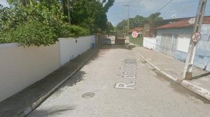 O crime foi cometido na Rua do Outeiro, por trás do cemitério da Barra de São Miguel | Reprodução Google Maps