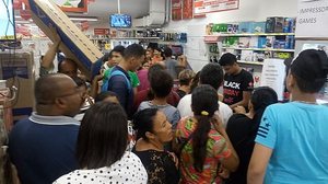 Lojas ficaram lotadas assim que abriram no centro de Maceió | Cortesia / Janilton Silva