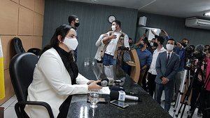 Posse de Fabiana Pessoa foi acompanhada por vereadores e deputados | Foto: Rádio Pajuçara FM Arapiraca