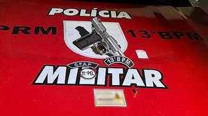 Pistola e munições foram apreendidas com o PM de Pernambuco | Cortesia