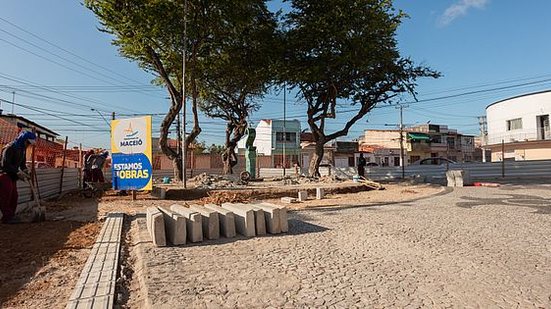 Intervenções têm como objetivo restaurar e modernizar o espaço respeitando a história e o valor cultural da Praça. | Foto: Victor Vercant / Secom Maceió.