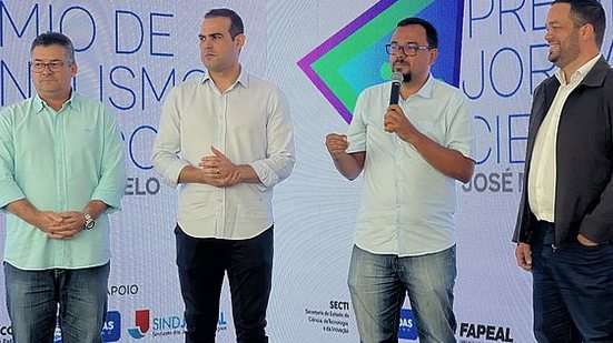 Fábio Guedes, da Fapeal, Silvio Bulhões, da Secti, Alexandre Lino, do Sindjornal, e Wendel Palhares, da Secom, discursam em cerimônia de lançamento | Delanie Leandra/TV Pajuçara