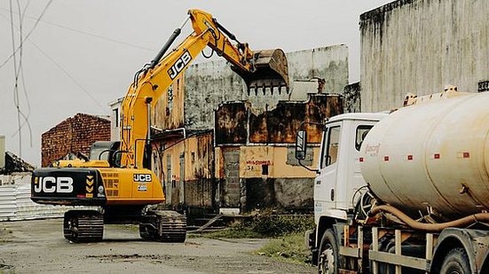 Demolições acontecem nesta terça e quarta-feira e visam sanar risco à população | Foto: Joanna Borba/ Defesa Civil de Maceió