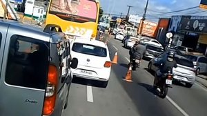 Óleo em pista provoca acidentes e deixa feridos na Avenida Juca Sampaio | Reprodução