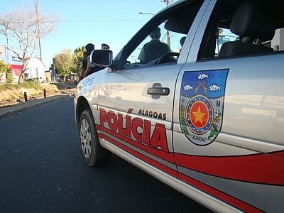 Imagem Taxista é mantido em mala de carro enquanto criminosos cometem assaltos