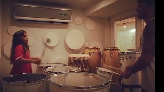 Marcelo e o pai arrasando na percussão | Instagram