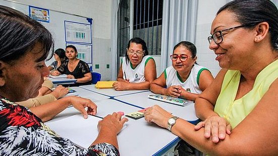 Imagem Quer voltar a estudar? matrículas estão abertas para jovens, adultos e idosos