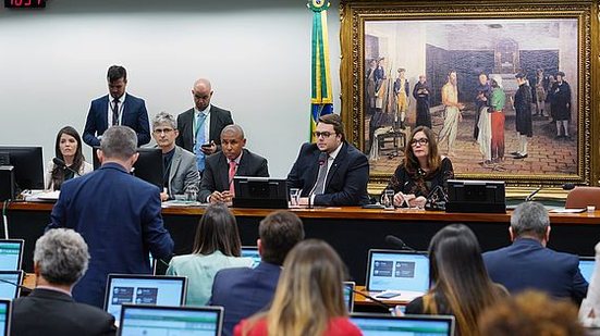 Imagem Relator na CCJ apresenta parecer favorável à reforma tributária