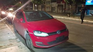 Carro roubado foi recuperado pela PM na Avenida Siqueira Campos, no bairro do Trapiche | Foto: Divulgação/PMAL