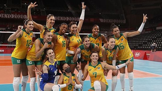 Meninas do vôlei seguem na disputa por medalha olímpica em Tóquio | Valentyn Origenko/Reuters