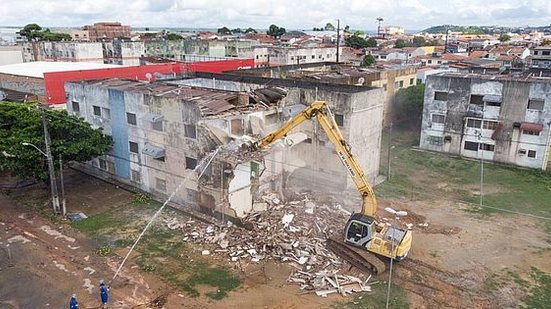 Imagem Pinheiro: prédios colapsados começam a ser demolidos