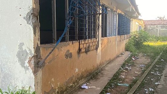 Imagem Pais de alunos denunciam abandono de escola estadual no Benedito Bentes; vídeos