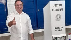 Candidato à reeleição, Luciano Barbosa votou na UNEAL, em Arapiraca | Divulgação / Assessoria