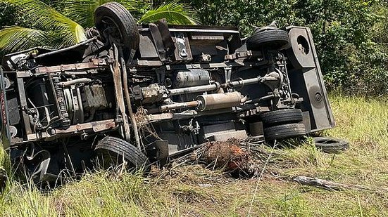 Imagem Colisão entre carretas deixa duas pessoas feridas em Jequiá da Praia