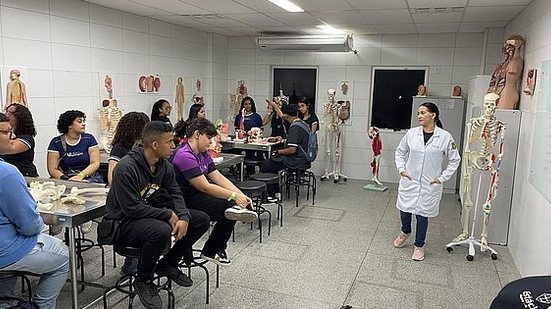 Imagem Feira de Profissões orienta jovens na escolha da carreira