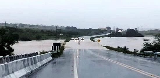 Imagem Barragem de terra se rompe em povoado no interior da Bahia