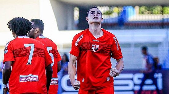 Rangel comemora o gol sobre o Londrina na primeira rodada da Série B | Pei Fon / TNH1