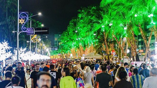 Decoração natalina na orla de Ponta Verde | Secom Maceió