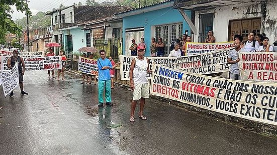 Moradores dos Flexais em protesto realizado no ano passado | Reprodução/Neto Mota