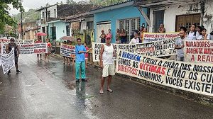 Moradores dos Flexais em protesto realizado no ano passado | Reprodução/Neto Mota