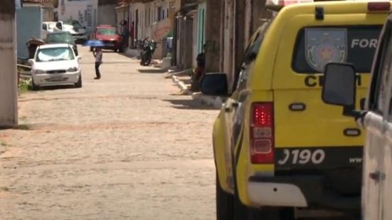 A Polícia Militar (PM) está no local e isolou a área para preservar o cenário do crime | Foto: Reprodução / TV Pajuçara