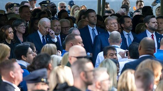 A Vice Presidente Kamala Harris, Presidente Joe Biden, ex Presidente Donald Trump e seu candidato à vice o Senador JD Vance em cerimônia de homenagem ao 11 de setembro | Brazil Photo Press / Folhapress