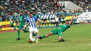 Zagueiro foi expulso no final do primeiro tempo | Rosiron Rodrigues / Goiás