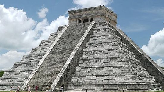 Análises de DNA de 64 pessoas sacrificadas em rituais da antiga cidade maia de Chichén Itzá, no México | Reprodução / Wikimedia Commons