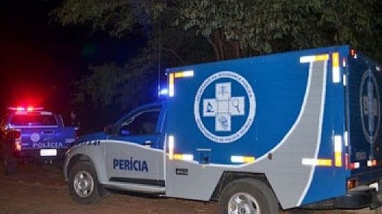 Imagem Mulher morre ao bater cabeça no chão do banheiro durante faxina