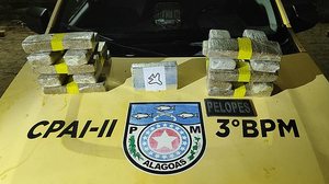 O homem se apresentou como militar do Exército e transportava mais de 14kg de maconha e cocaína | Foto: Cortesia/ 3º BPM