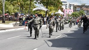 Imagem PM interdita Via Litorânea para treinamento para o desfile de 7 de Setembro