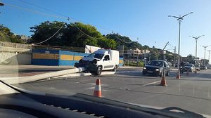 A via está parcialmente interditada e há congestionamento na região. | Foto: Cortesia ao TNH1