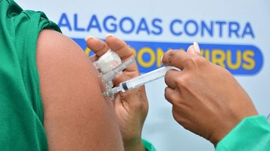 Imagem 850.419 doses das vacinas contra a Covid-19 foram aplicadas em Alagoas