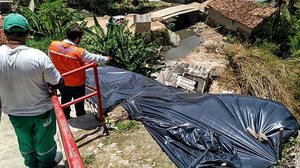 Defesa Civil segue instalando lonas nas áreas de risco de Maceió | Ascom Defesa Civil