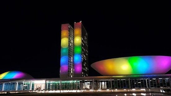 Projeção em homenagem no Dia Internacional do Orgulho | Pierre Triboli/Câmara dos Deputados