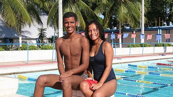 Abraão e Estephany fazem parte das seleções masculina e feminina de natação de Alagoas | Agência Alagoas