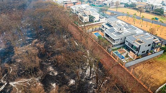 Vista aerea da zona sul da cidade de Ribeirao Preto na manha deste domingo (25), mostra o resultado dos incendios florestais que assolaram o estado de Estado de São Paulo | Agif / Folhapress