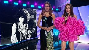 Anitta homenageia Gal Costa no Grammy Latino. | Foto: Reprodução